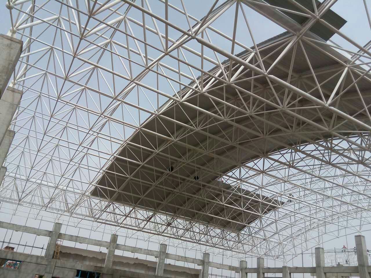双辽螺栓球网架的设计制作与安装